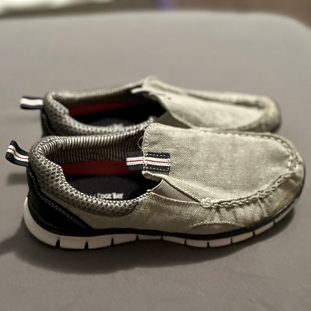 Anchors Egde Bay size 13 boys light gray shoes